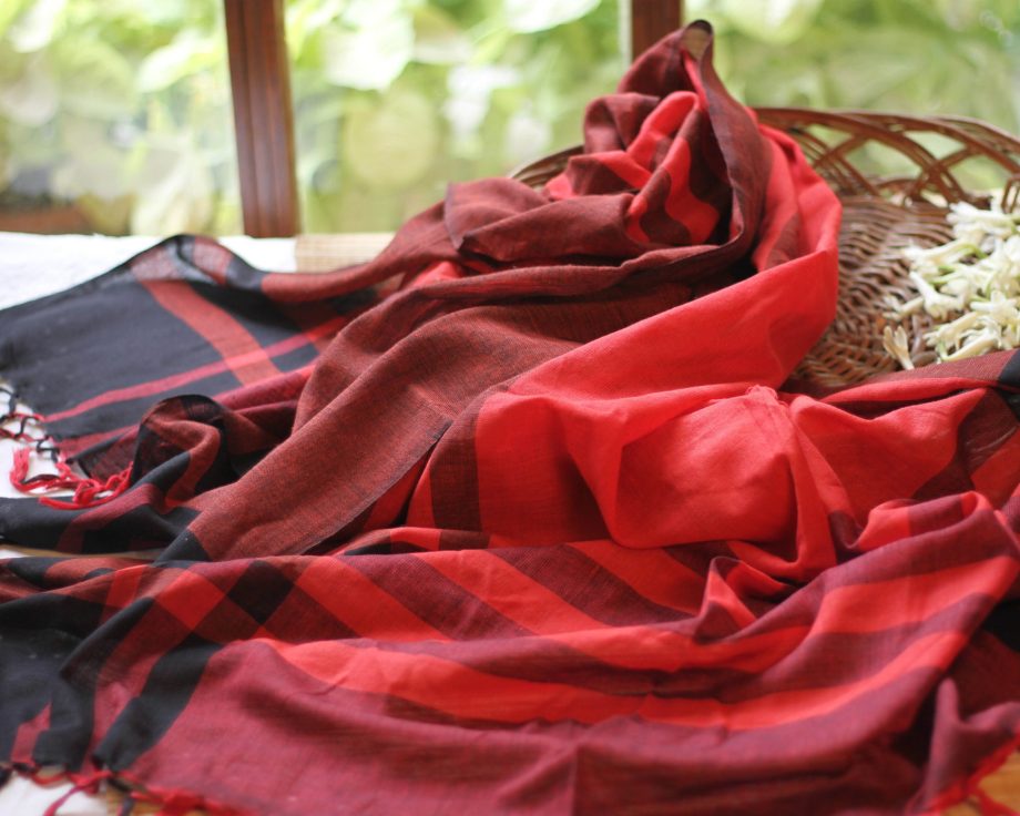 red black cotton handloom dopatta handwoven in Uttar Pradesh