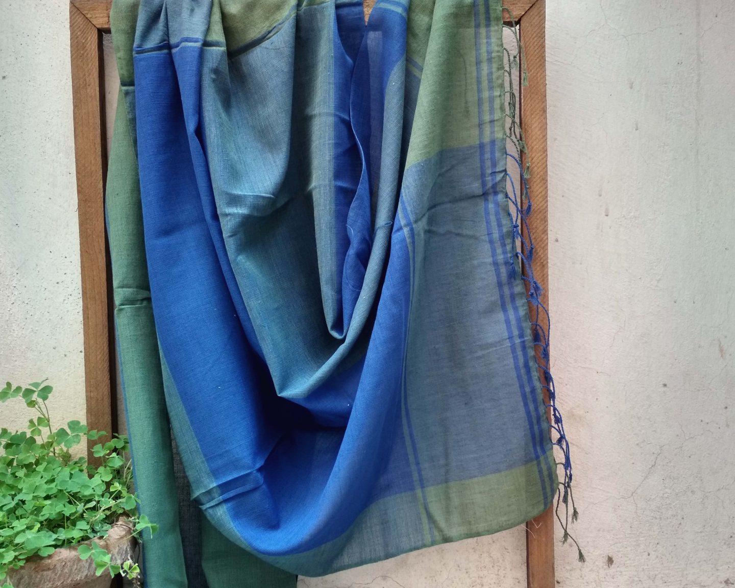 https://www.baragaonweaves.com/wp-content/uploads/2020/06/handloom-scarf-cotton-ST8.jpg
