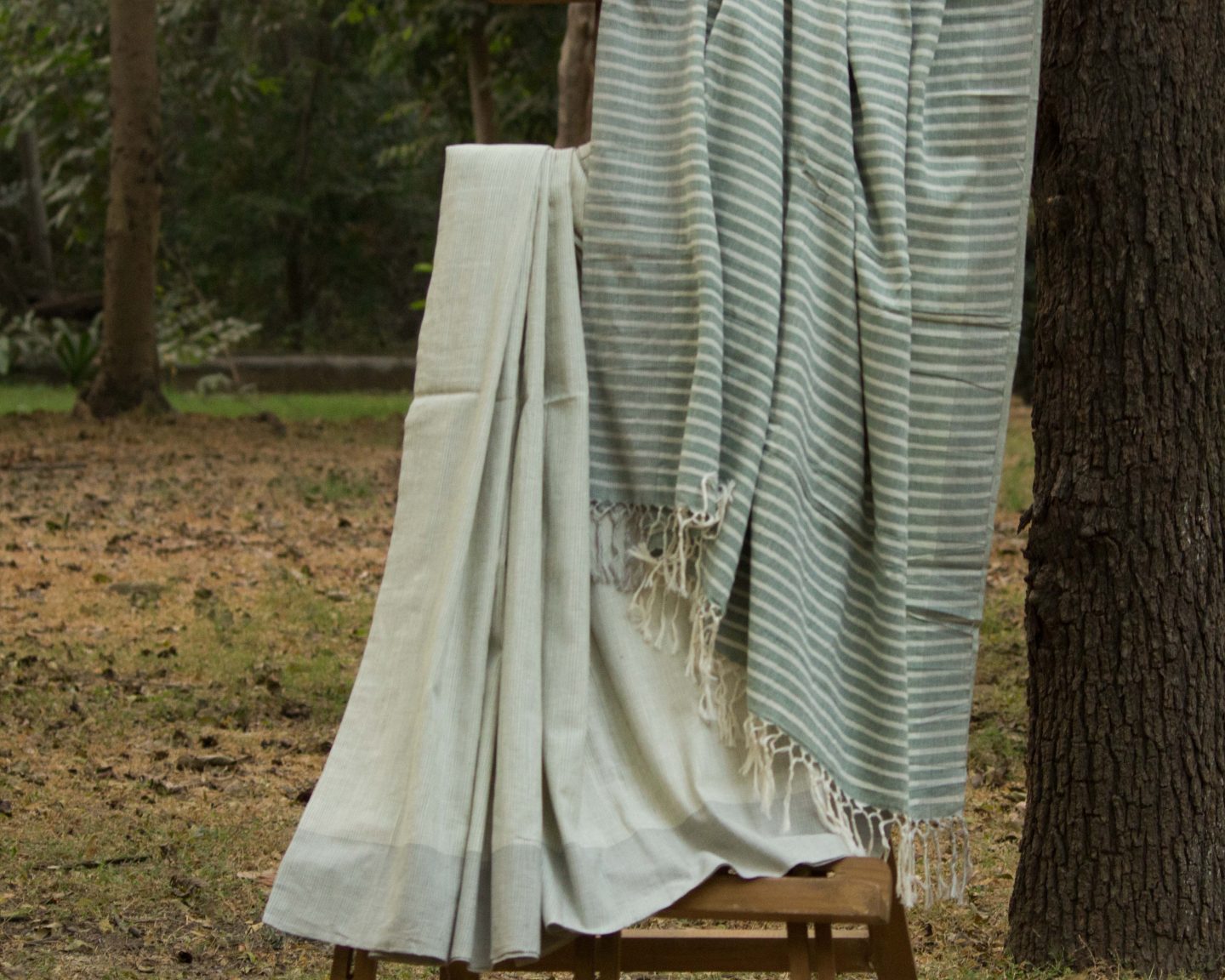 white saree green handloom hadnmade