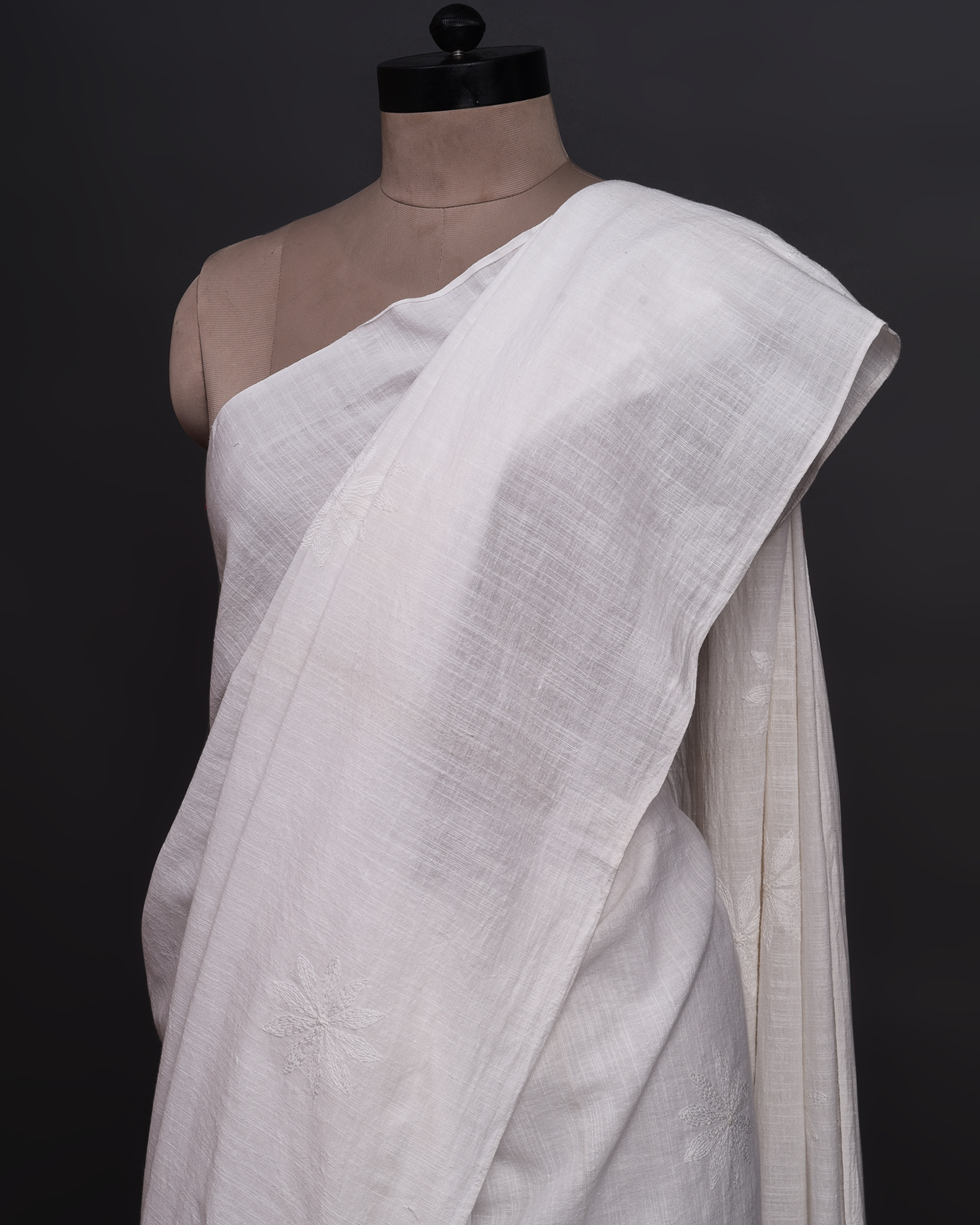 Kora Chikankari Sari Bakhiya